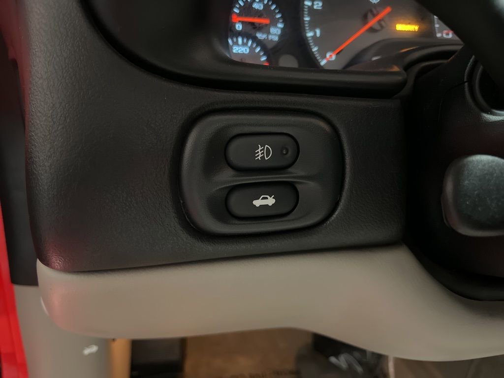 Used 1999 Chevrolet Corvette Convertible w/ Performance Handling Pkg image 16