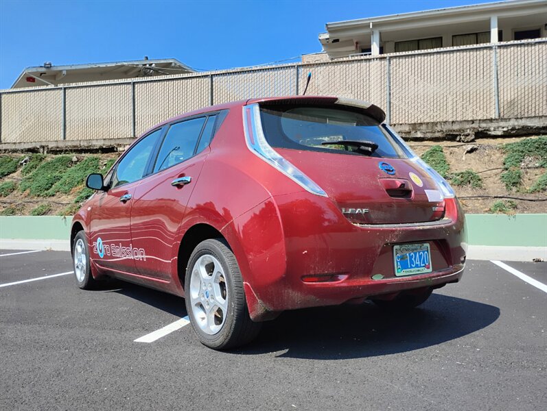 Used 2011 Nissan Leaf w/ Eco Design Pkg FWD image 3