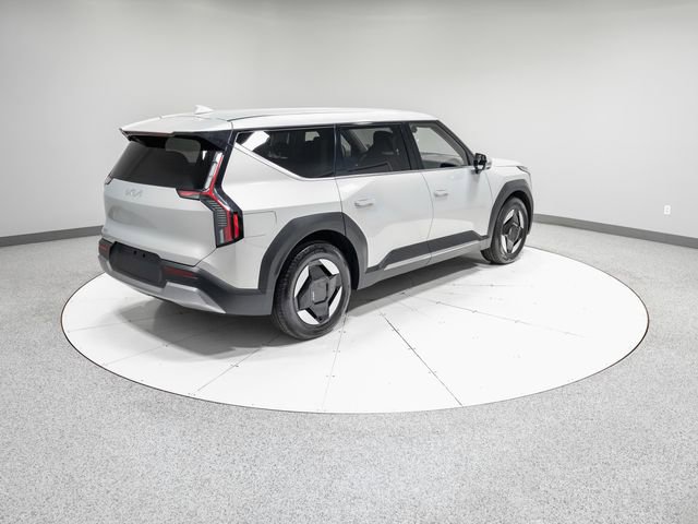 Used 2024 Kia EV9 Light RWD image 32