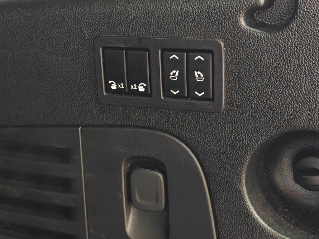 Used 2019 Chevrolet Suburban Premier RWD image 38