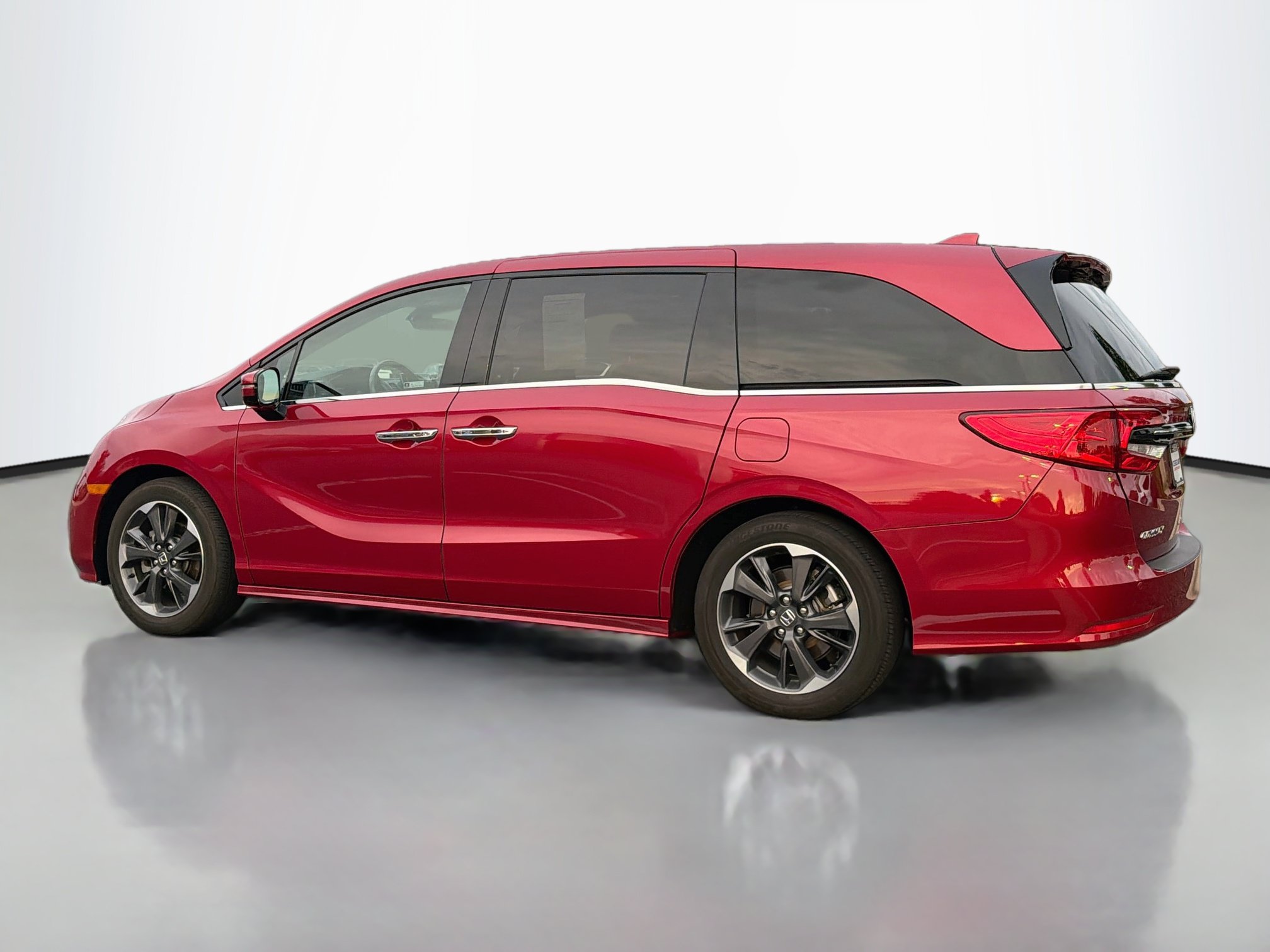 Used 2022 Honda Odyssey Elite image 4