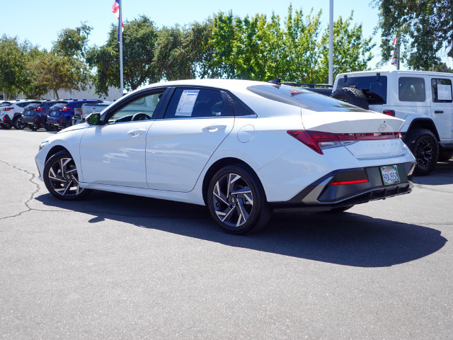 Used 2025 Hyundai Elantra Limited w/ Cargo Package FWD image 9