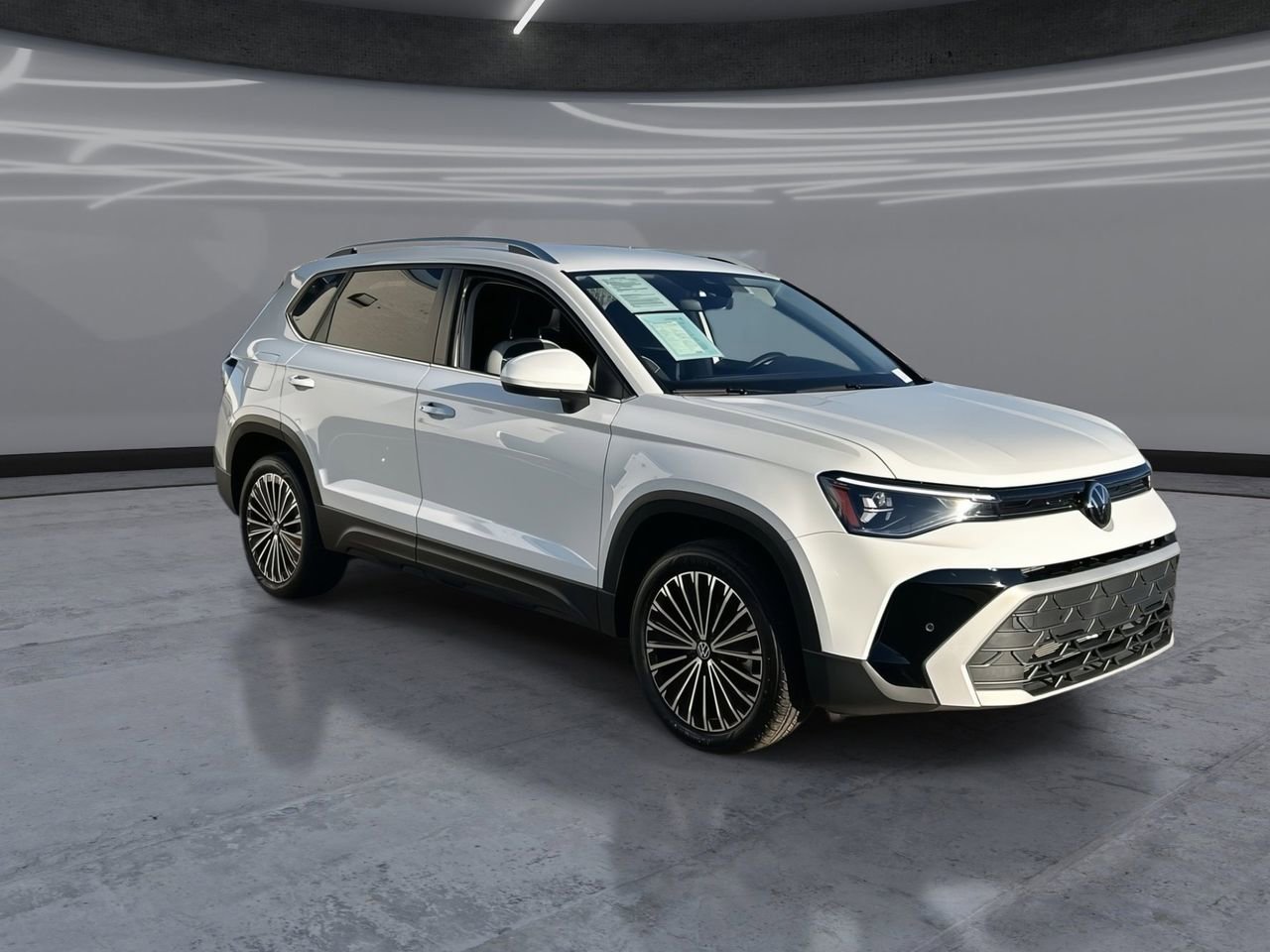 Certified 2025 Volkswagen Taos SE image 2