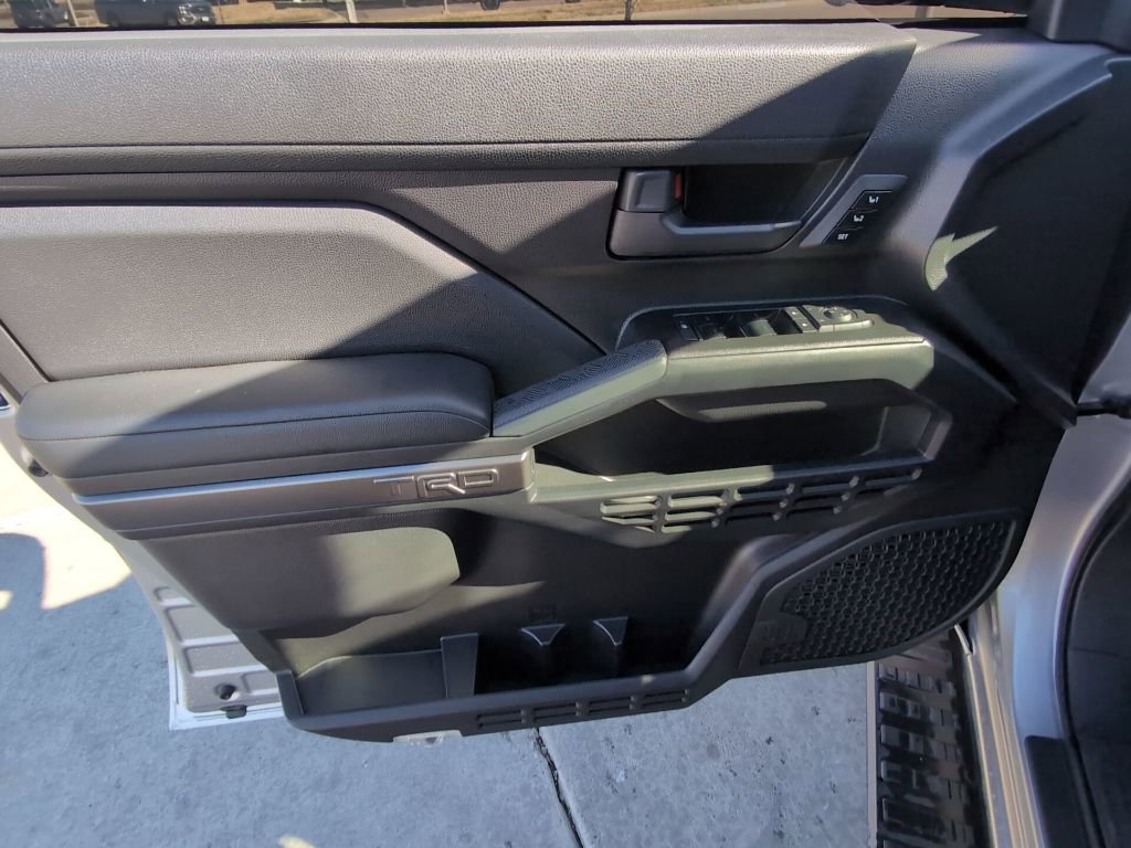 Used 2025 Toyota 4Runner TRD Off-Road Premium AWD/4WD image 9