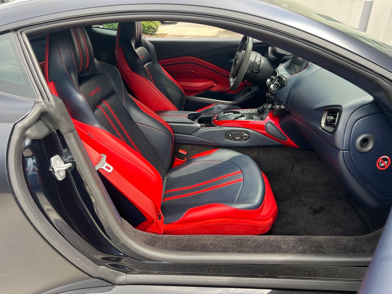 Used 2020 Aston Martin V8 Vantage Coupe RWD image 29