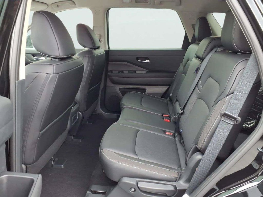 New 2026 Nissan Pathfinder SL FWD image 13
