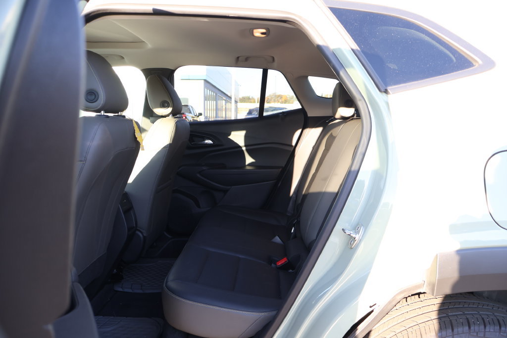 Used 2024 Chevrolet Trax ACTIV w/ Sunroof Package FWD image 33