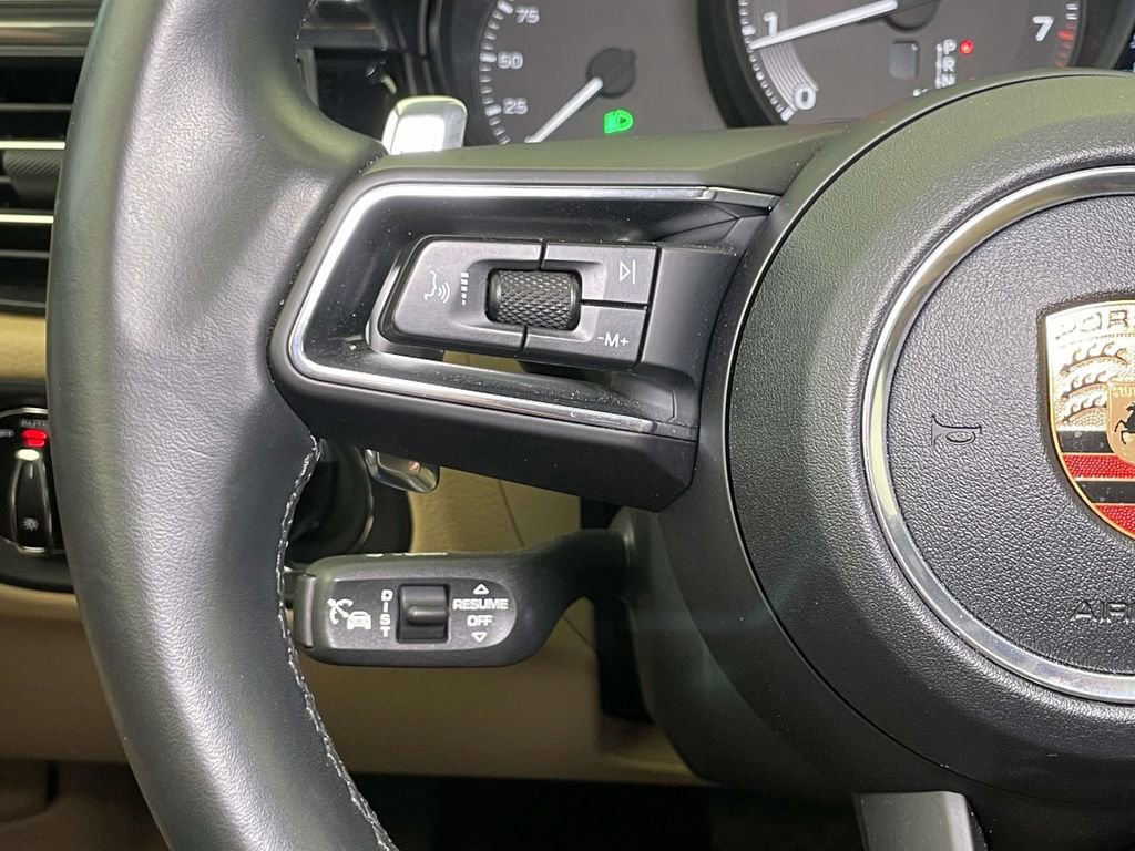 Certified 2025 Porsche Macan image 40