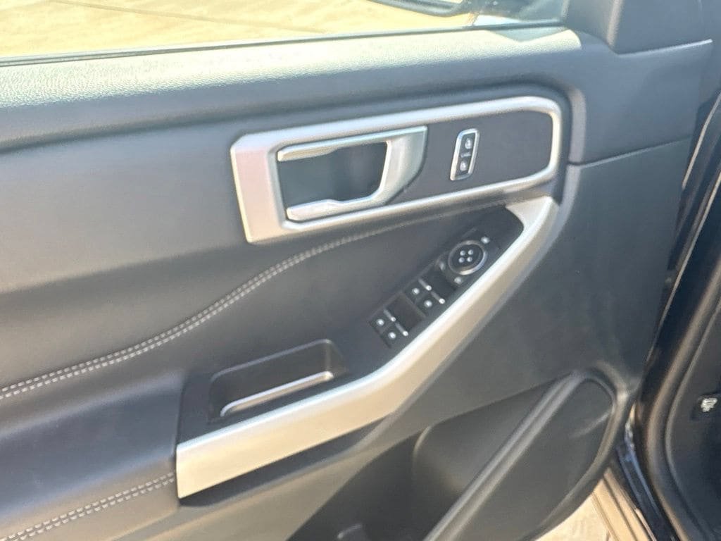 Used 2024 Ford Explorer XLT w/ Equipment Group 202A AWD/4WD image 12