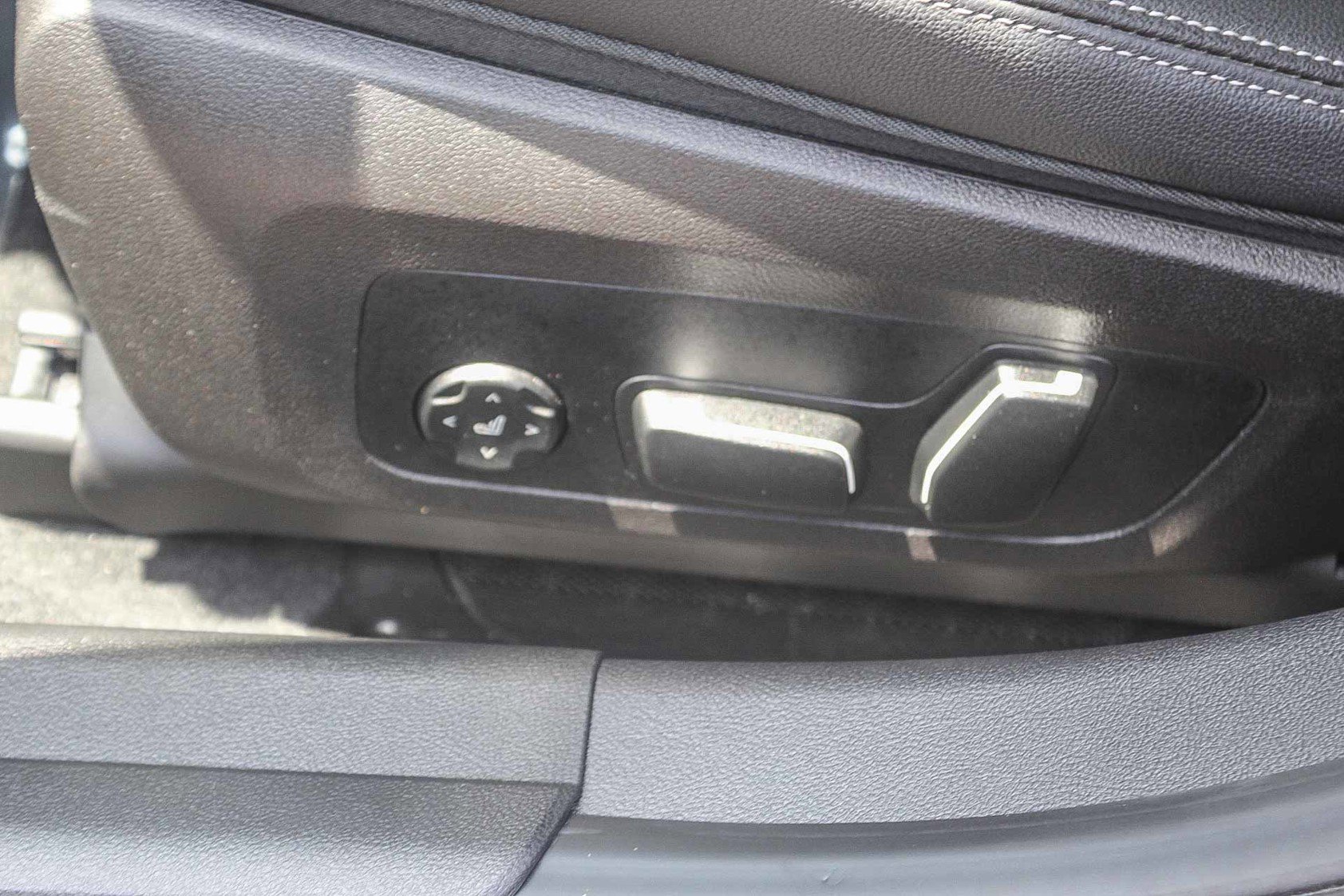 Used 2025 BMW 330i Sedan image 18
