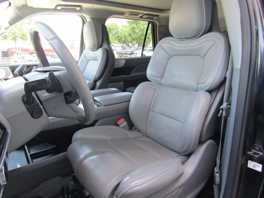 Used 2019 Lincoln Navigator Reserve w/ Cargo Package AWD/4WD image 24