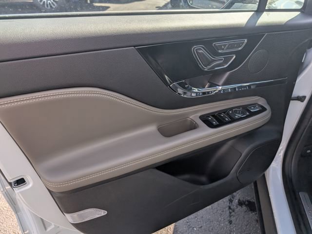 Used 2026 Lincoln Corsair Premiere image 15