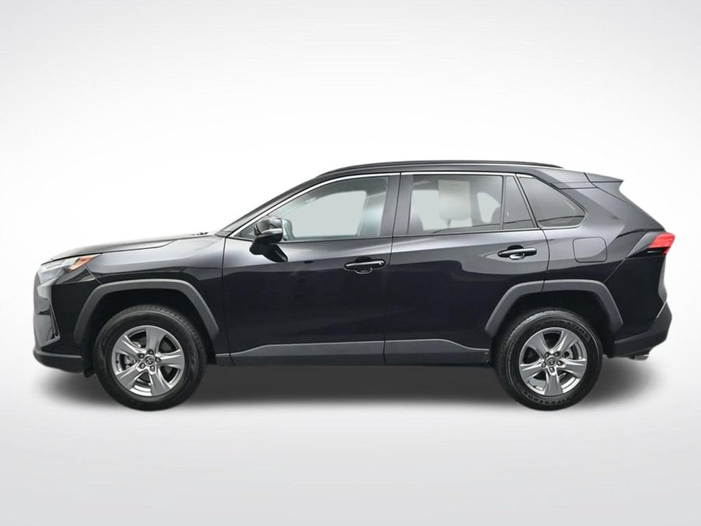 Used 2025 Toyota RAV4 XLE FWD image 4