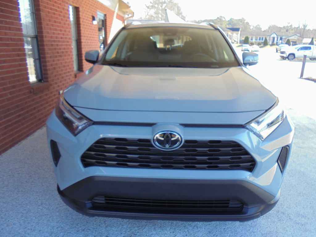 Used 2023 Toyota RAV4 XLE w/ Convenience Package image 3