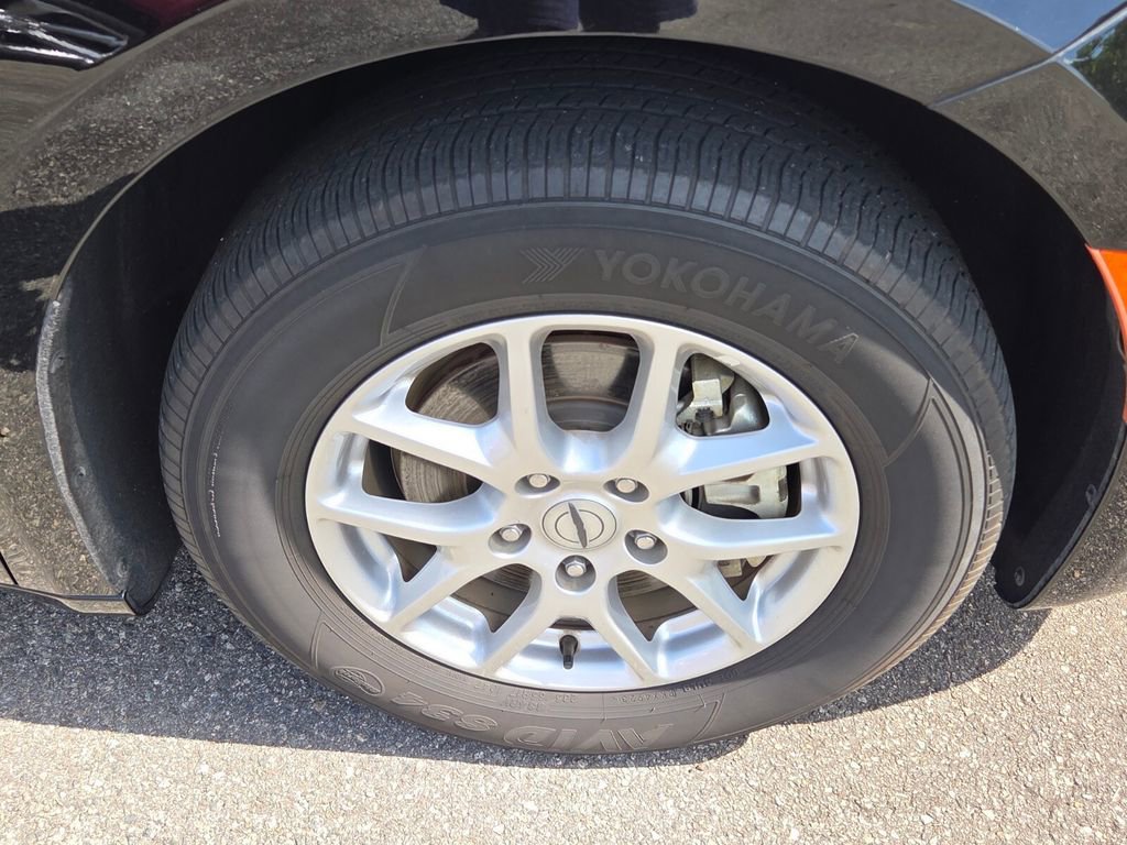 Used 2024 Chrysler Pacifica Touring-L FWD image 15