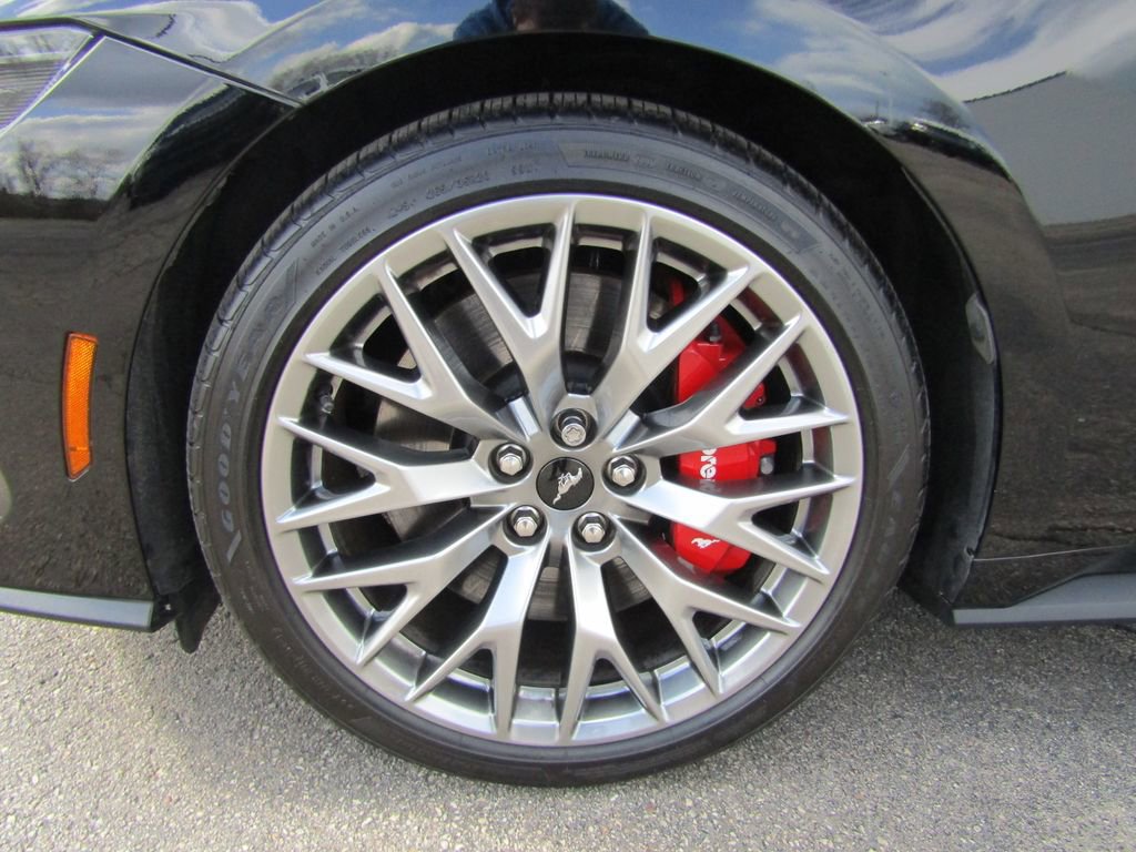 Used 2025 Ford Mustang GT Premium RWD image 16