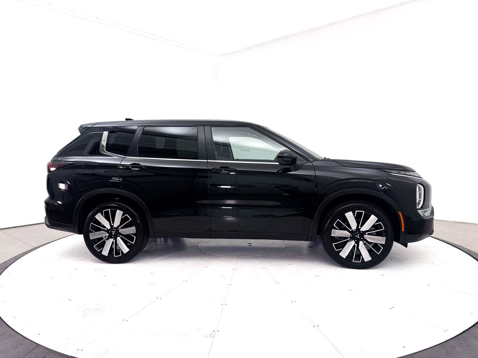 Used 2025 Mitsubishi Outlander SE FWD image 44