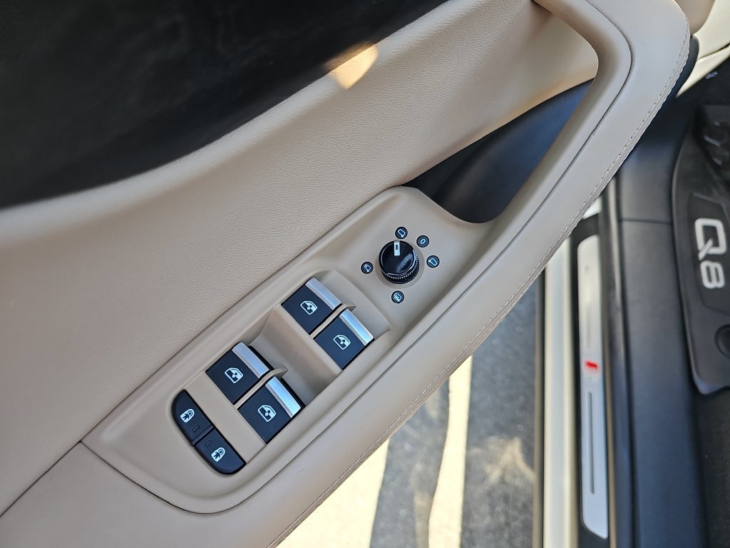 Used 2023 Audi Q8 Prestige w/ Prestige Package AWD/4WD image 19