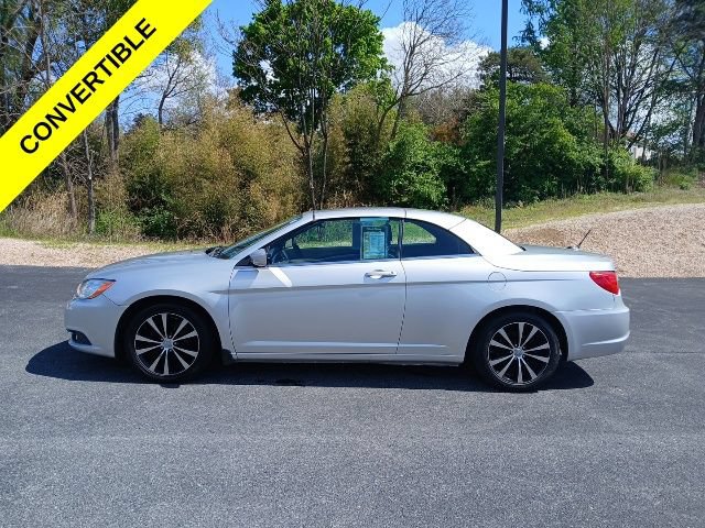 Used 2012 Chrysler 200 S FWD image 3