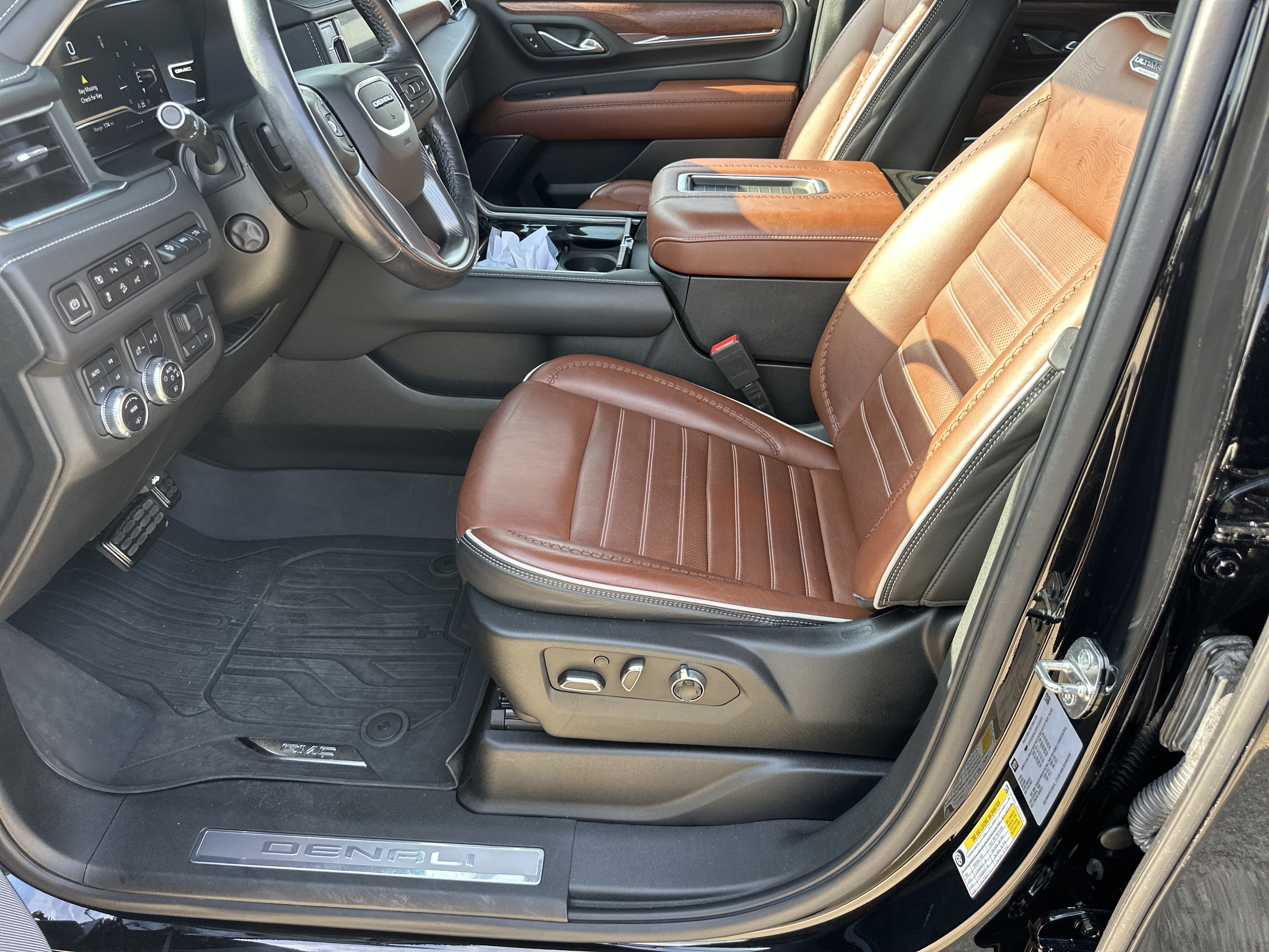 Certified 2023 GMC Yukon XL Denali Ultimate AWD/4WD image 10