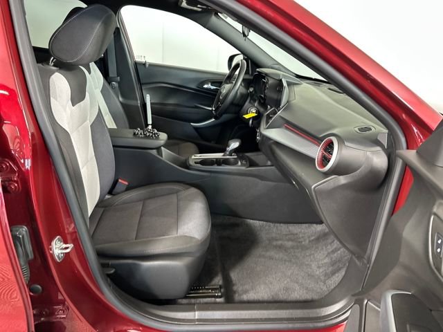 Used 2024 Chevrolet Trax RS w/ Sunroof Package image 35