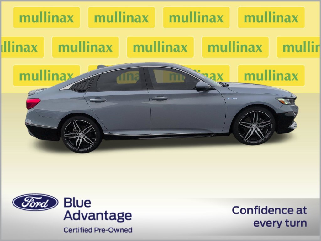 Used 2022 Honda Accord Touring image 2