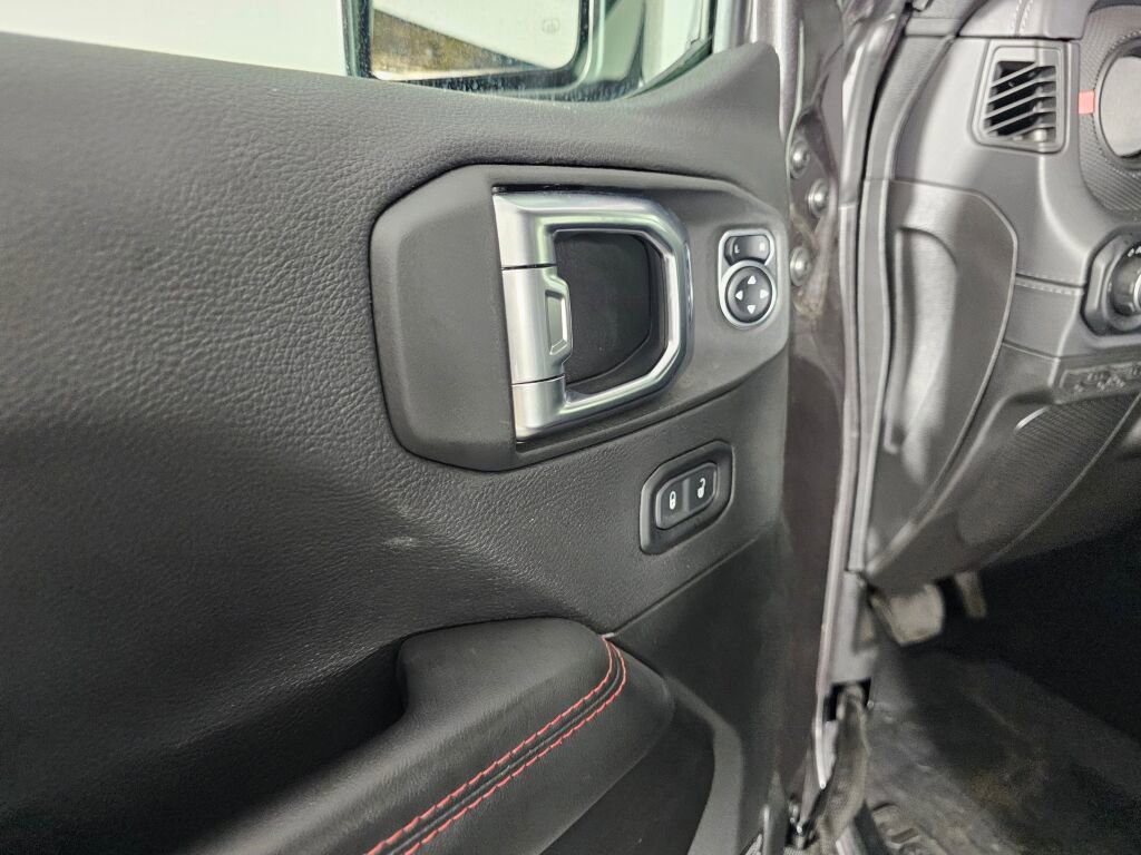 Used 2025 Jeep Wrangler Unlimited Rubicon w/ Convenience Group image 17