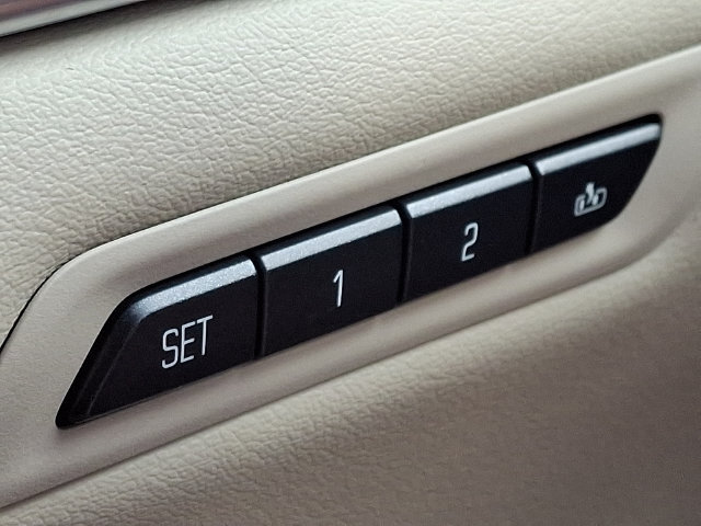 Used 2013 Cadillac XTS Luxury FWD image 25