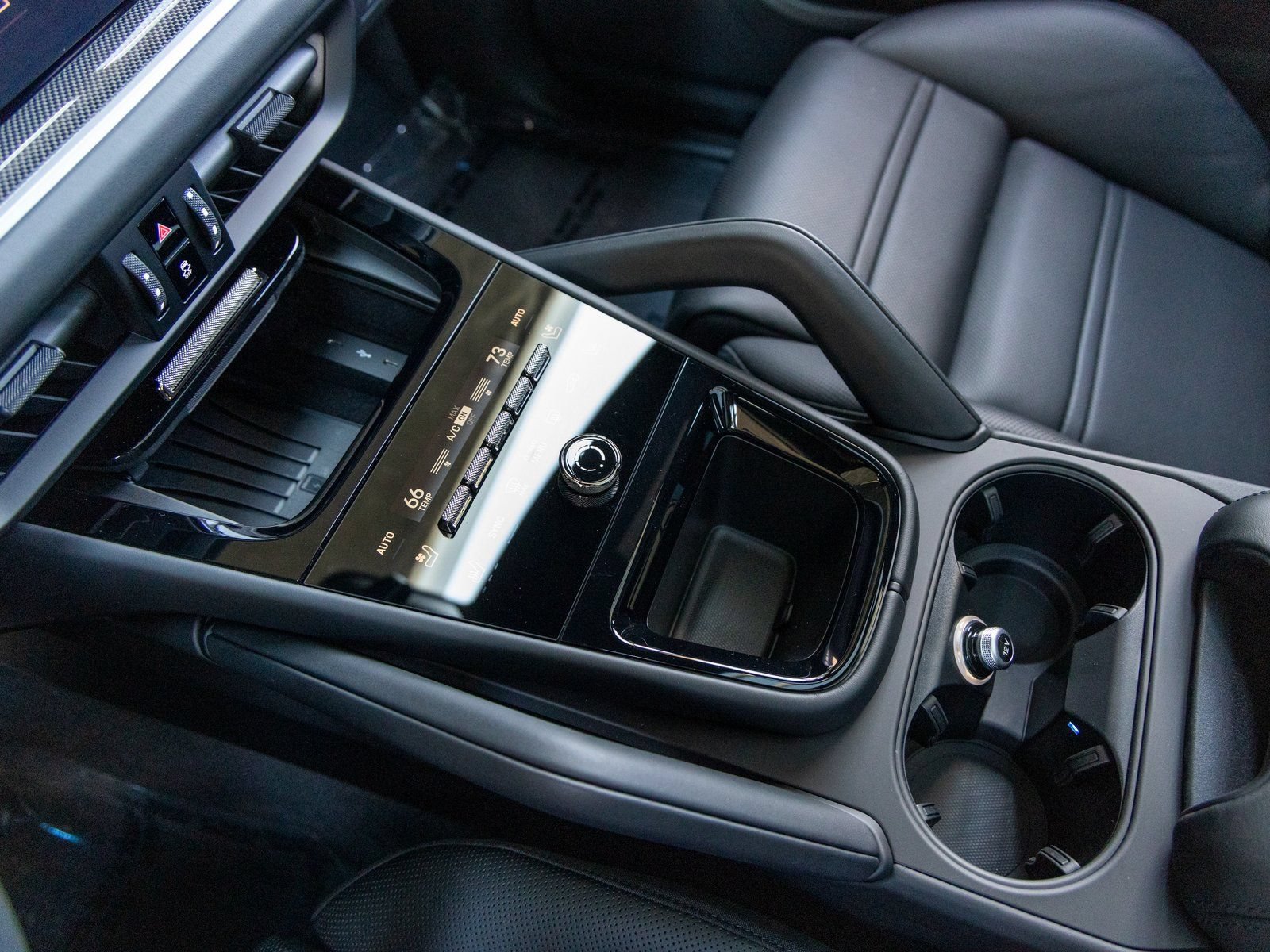 New 2025 Porsche Cayenne Turbo AWD/4WD image 39