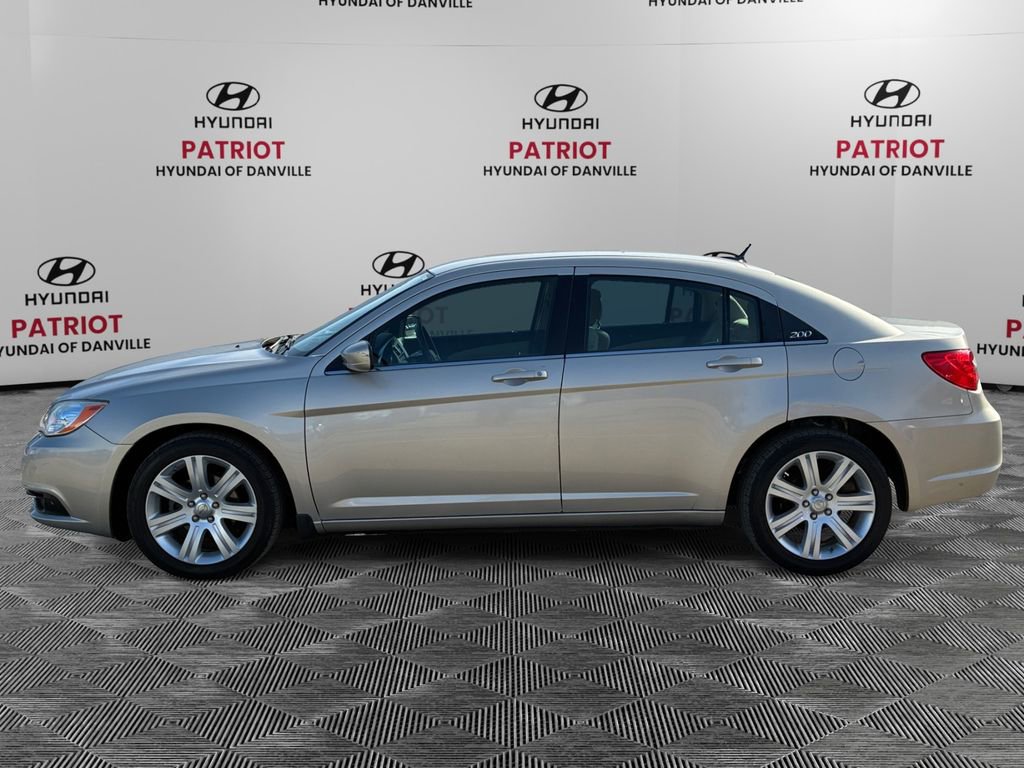 Used 2013 Chrysler 200 LX image 6
