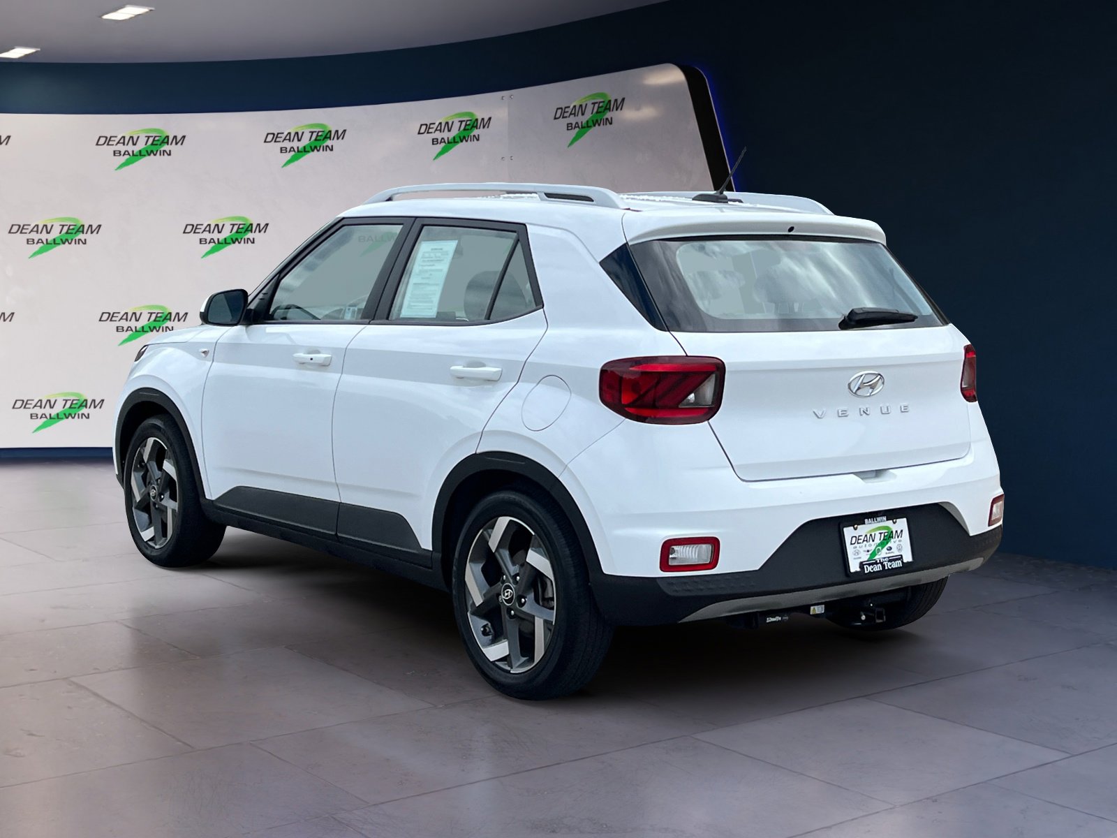 Used 2024 Hyundai Venue SEL image 5