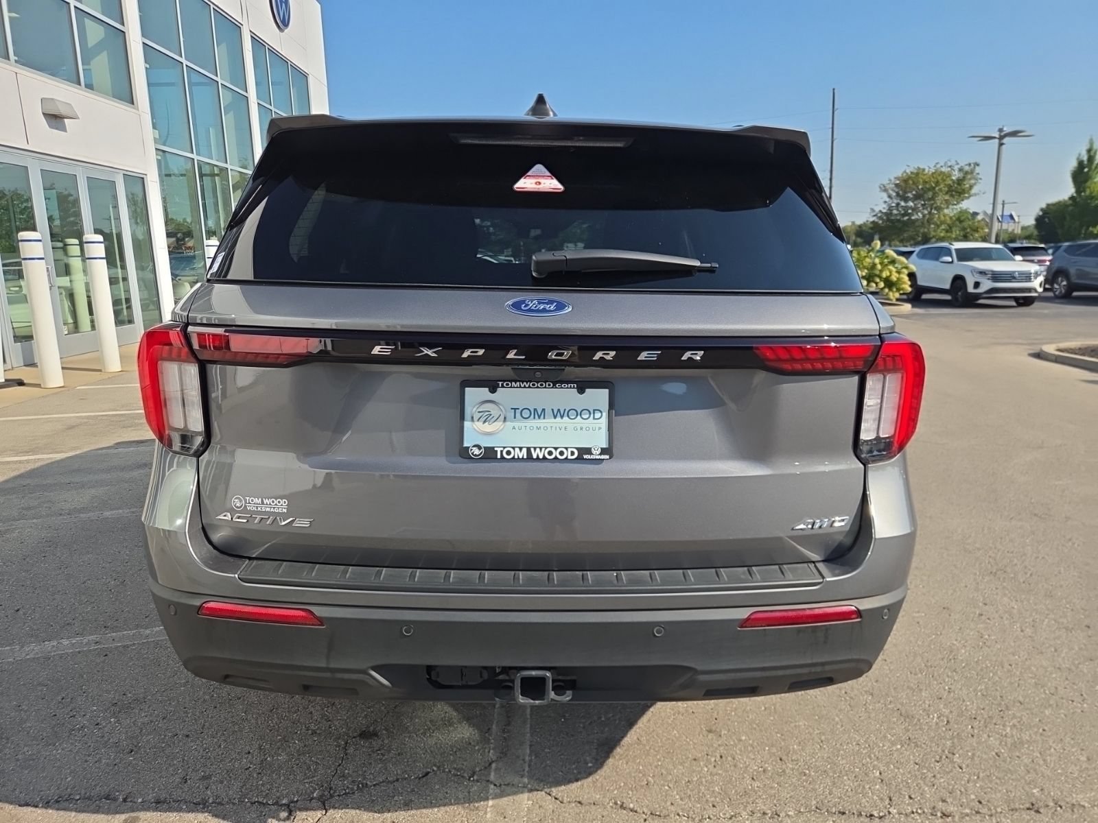 Used 2025 Ford Explorer Active AWD/4WD image 5