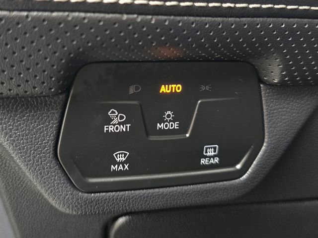 Used 2024 Volkswagen Atlas Cross Sport SEL Premium R-Line image 19