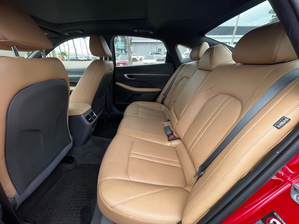 Used 2021 Hyundai Sonata Limited w/ Preferred Accessory Package image 11