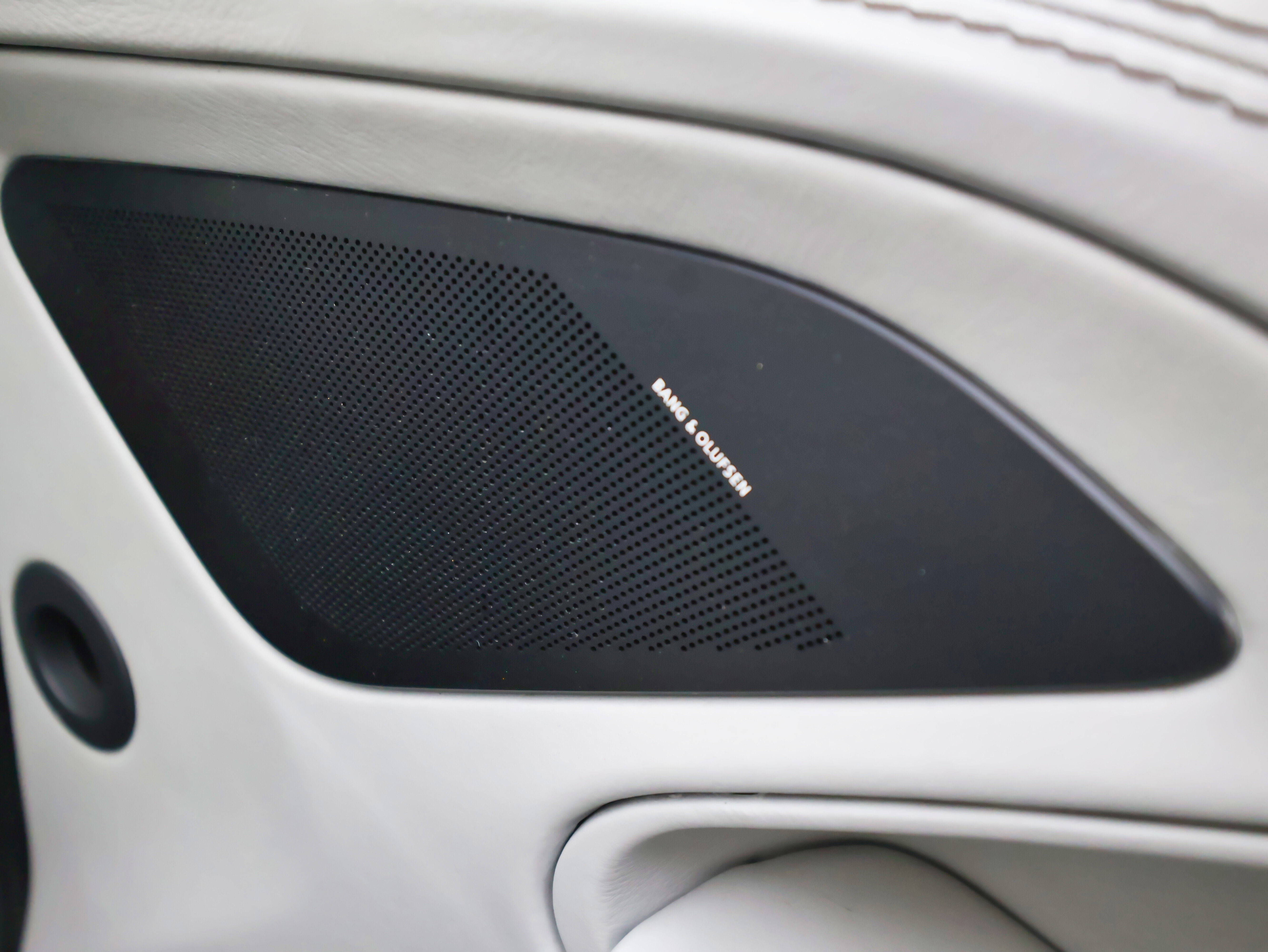 Used 2014 Aston Martin Vanquish Volante image 48