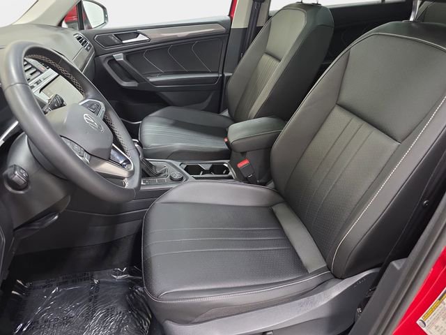 Used 2023 Volkswagen Tiguan SE w/ Panoramic Sunroof Package AWD/4WD image 13