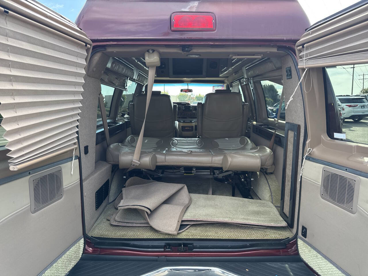 Used 2011 Ford E-150 and Econoline 150 w/ Premium Van Group RWD image 6