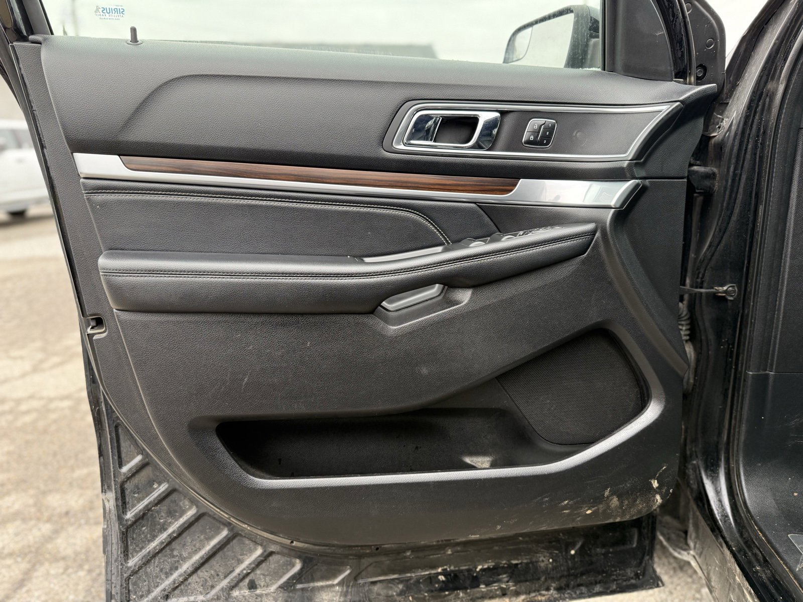 Used 2017 Ford Explorer Limited image 13