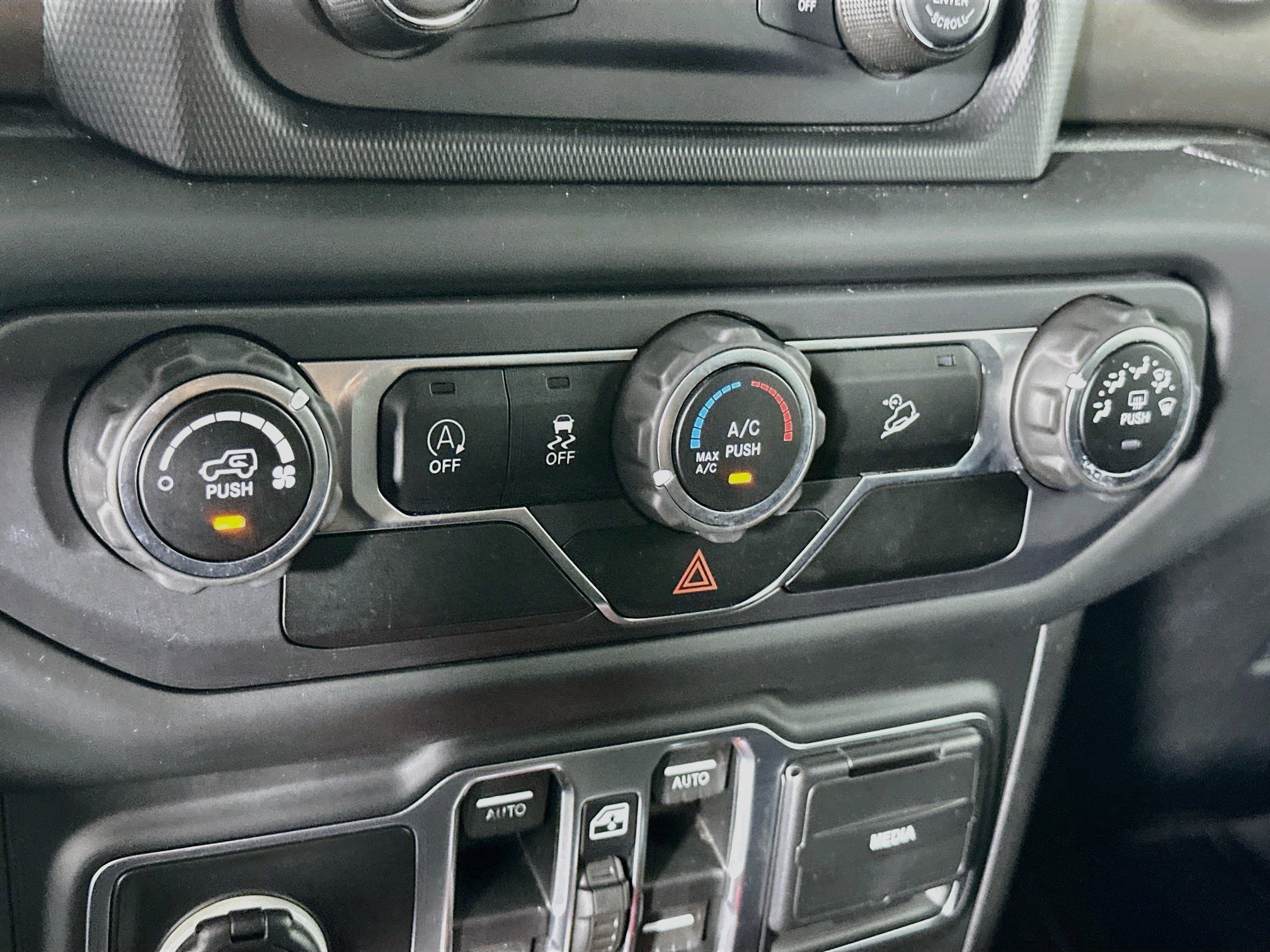 Used 2018 Jeep Wrangler Unlimited Sport S AWD/4WD image 22