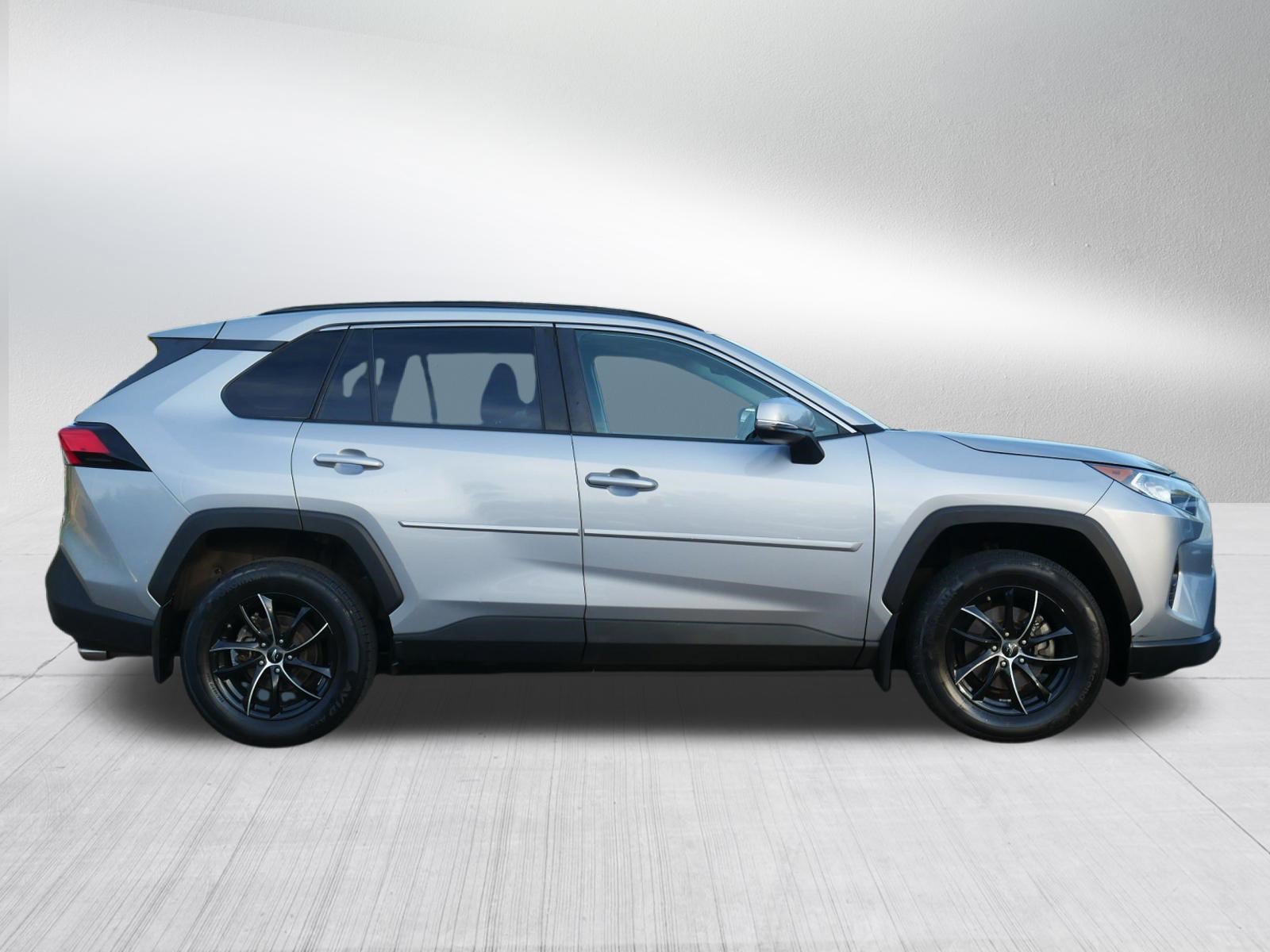 Used 2019 Toyota RAV4 XLE AWD/4WD image 8