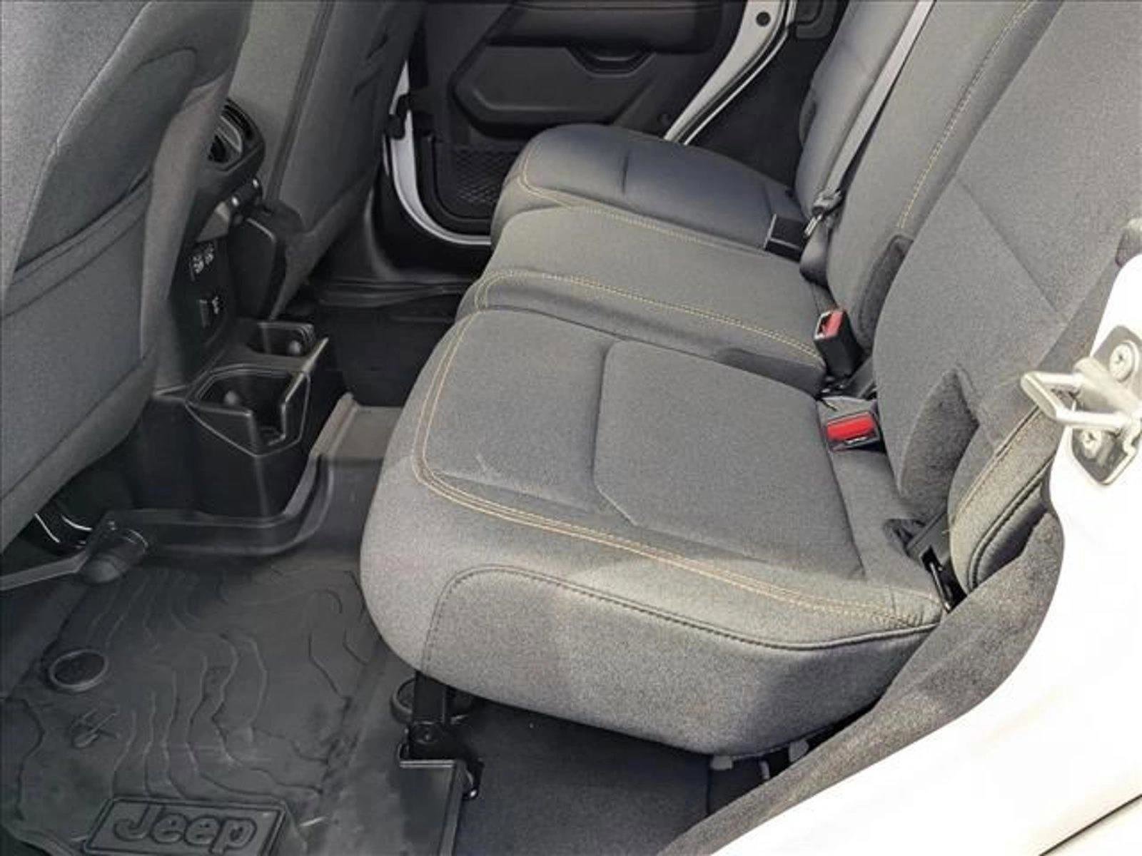 Used 2024 Jeep Wrangler Unlimited Sahara AWD/4WD image 13