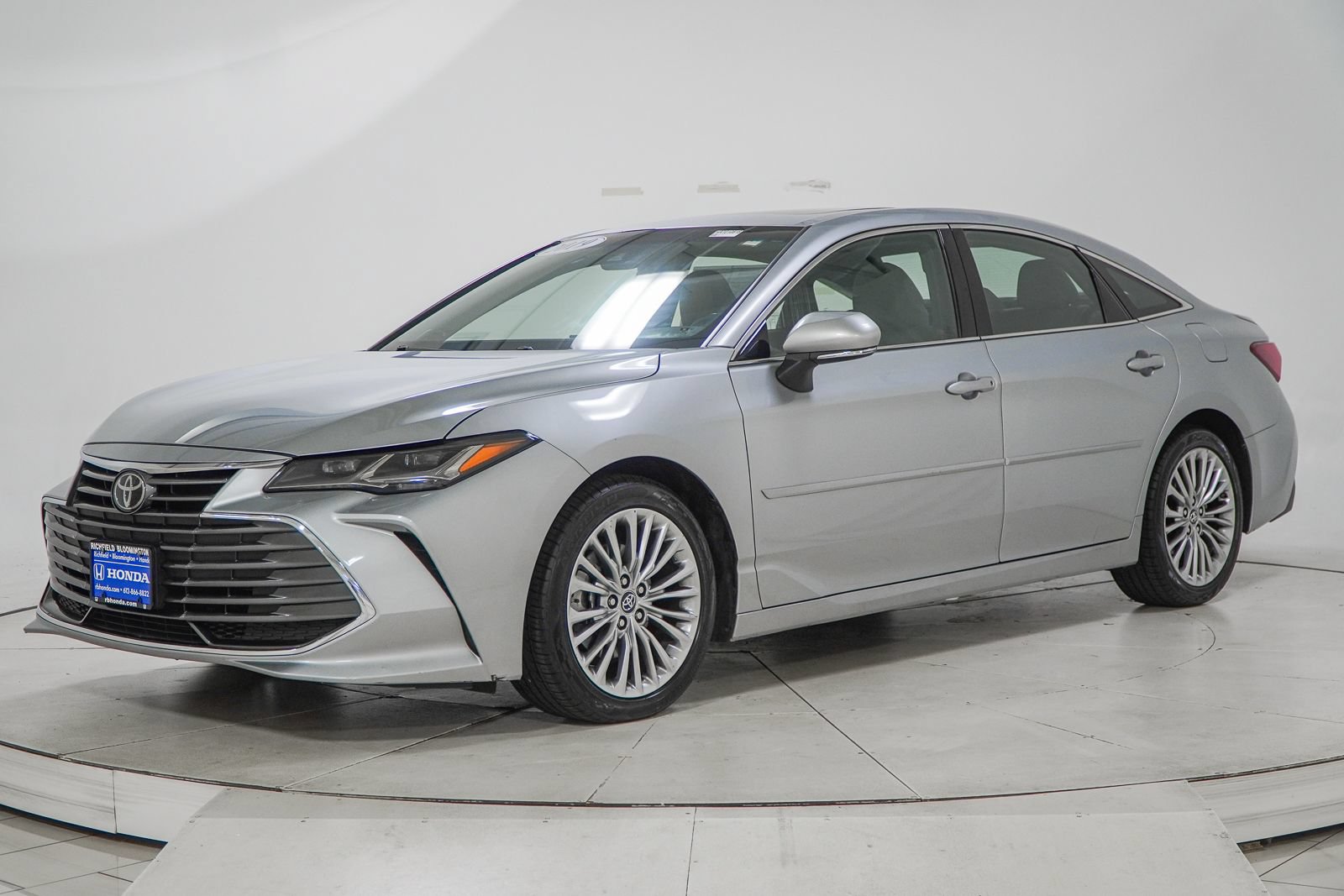 Used 2019 Toyota Avalon Limited w/ Protection Package FWD image 4