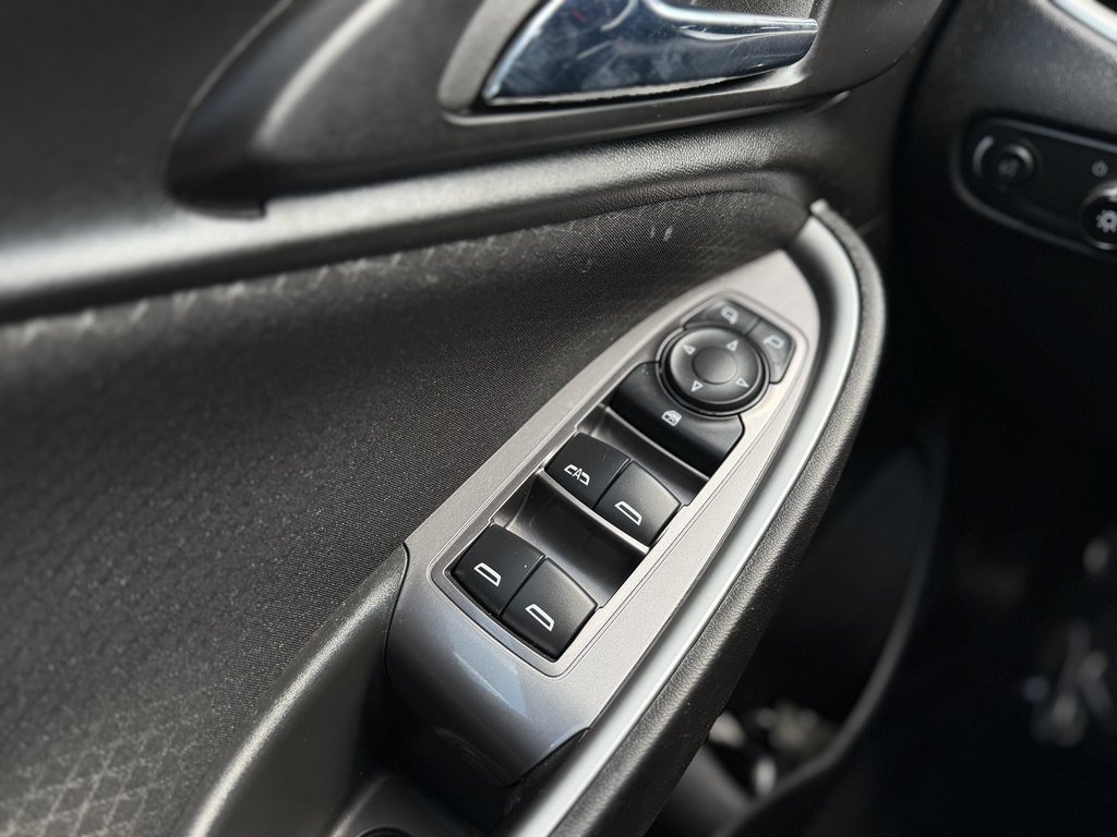 Used 2023 Chevrolet Malibu LT FWD image 9