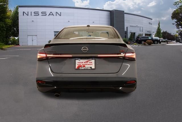 New 2026 Nissan Sentra SR w/ SR Premium Package FWD image 3