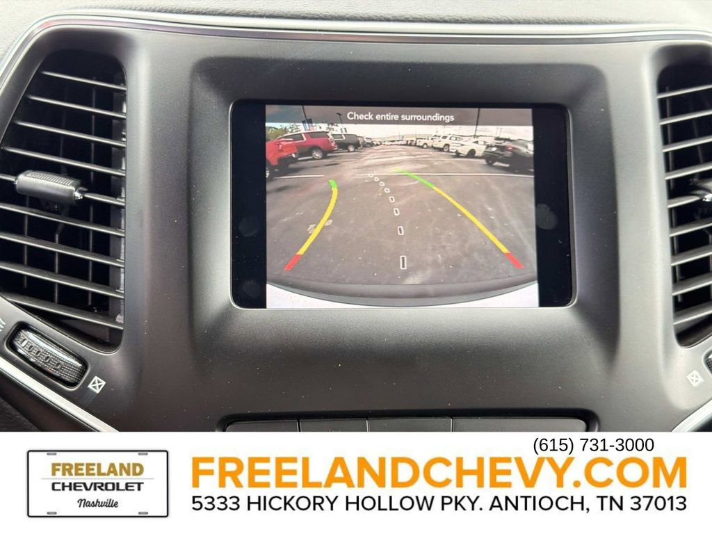 Used 2019 Jeep Cherokee Latitude Plus w/ Comfort/Convenience Group FWD image 34