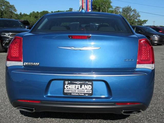 Used 2021 Chrysler 300 Touring w/ Chrome Appearance Package RWD image 6