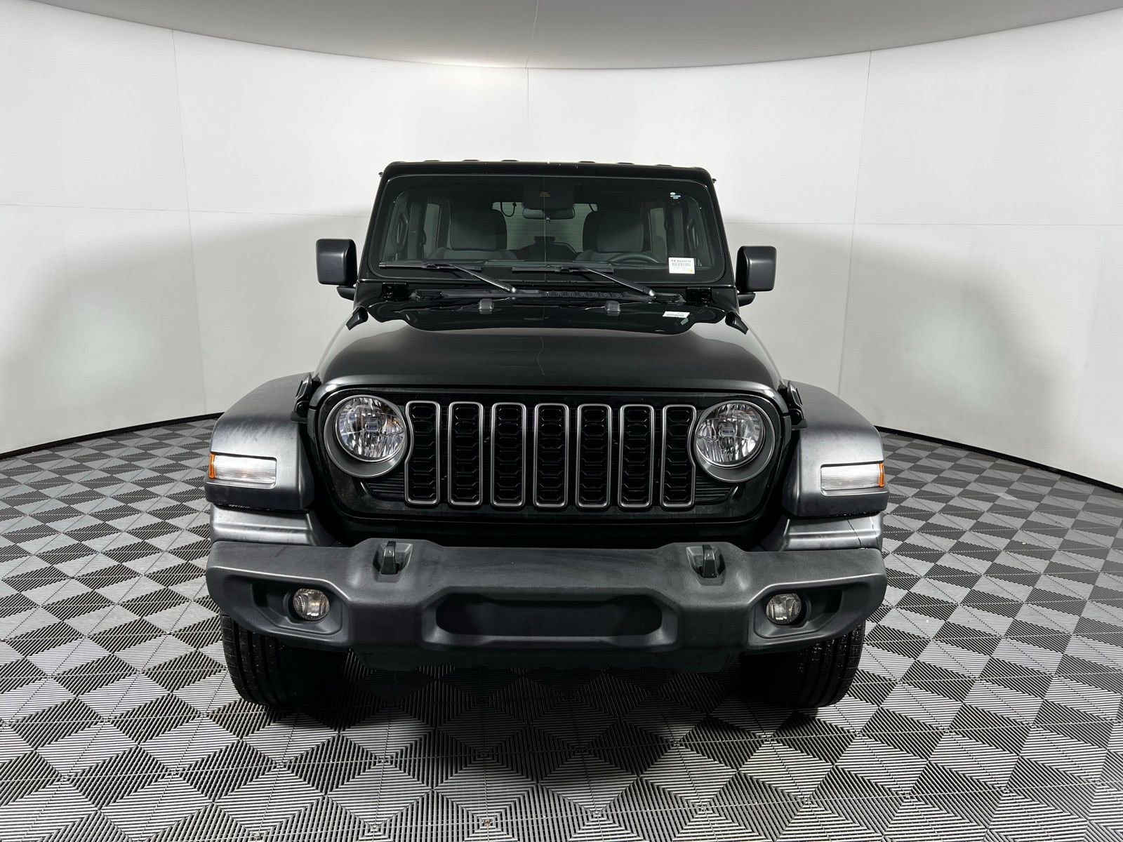 Used 2024 Jeep Wrangler Sport S image 2