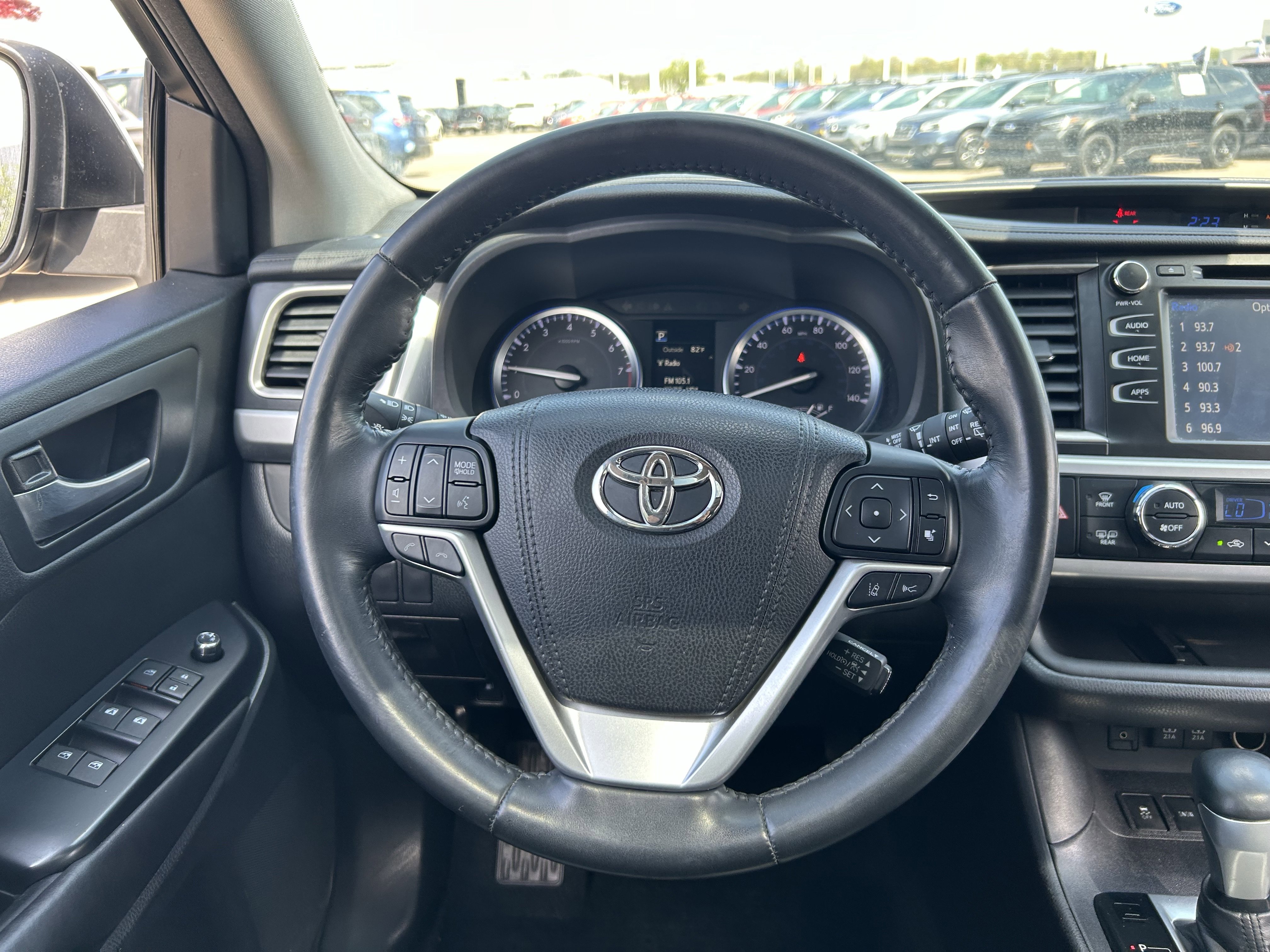 Used 2017 Toyota Highlander SE AWD/4WD image 10