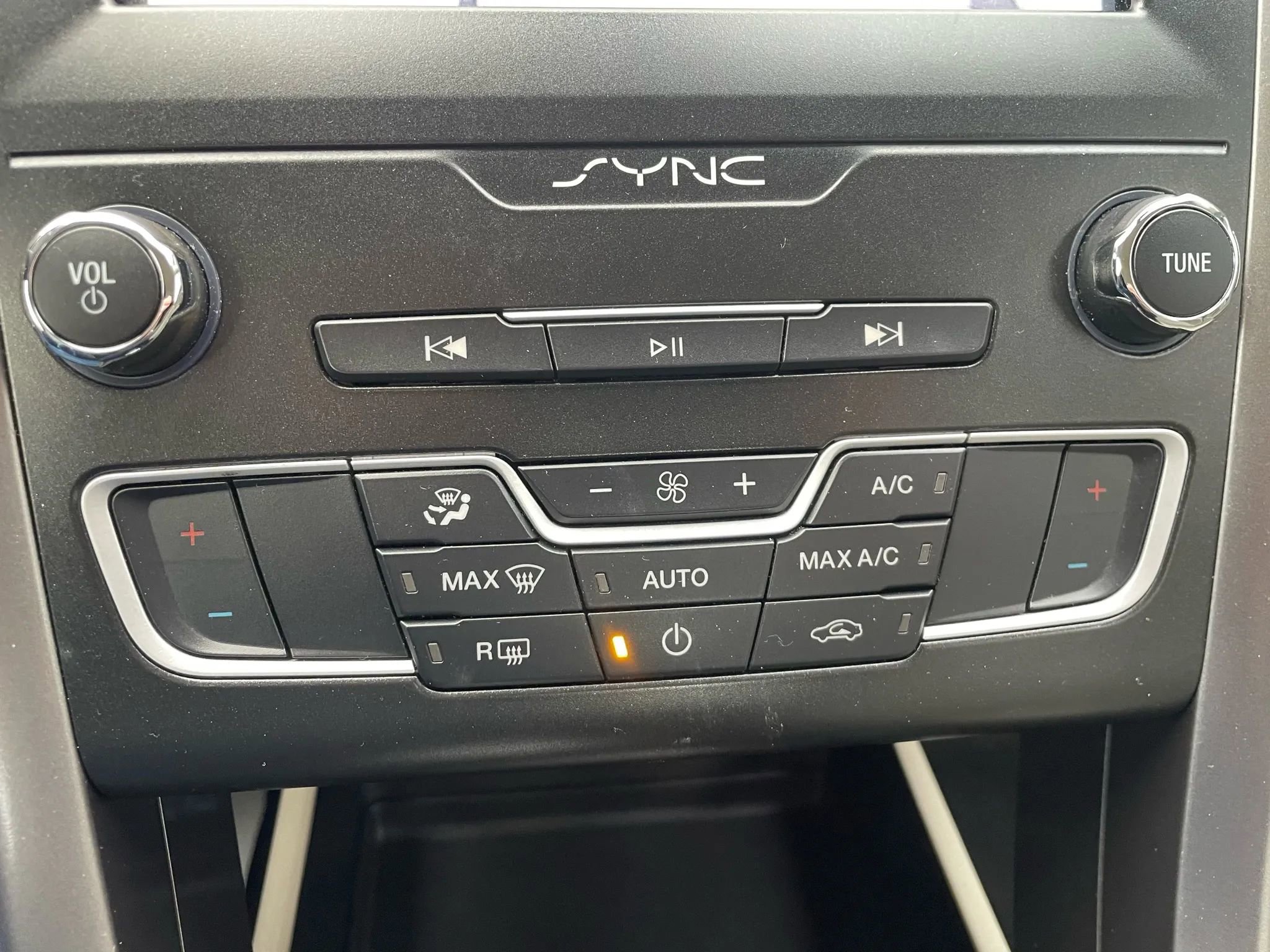 Used 2020 Ford Fusion SE w/ Fleet SE Value Package FWD image 7