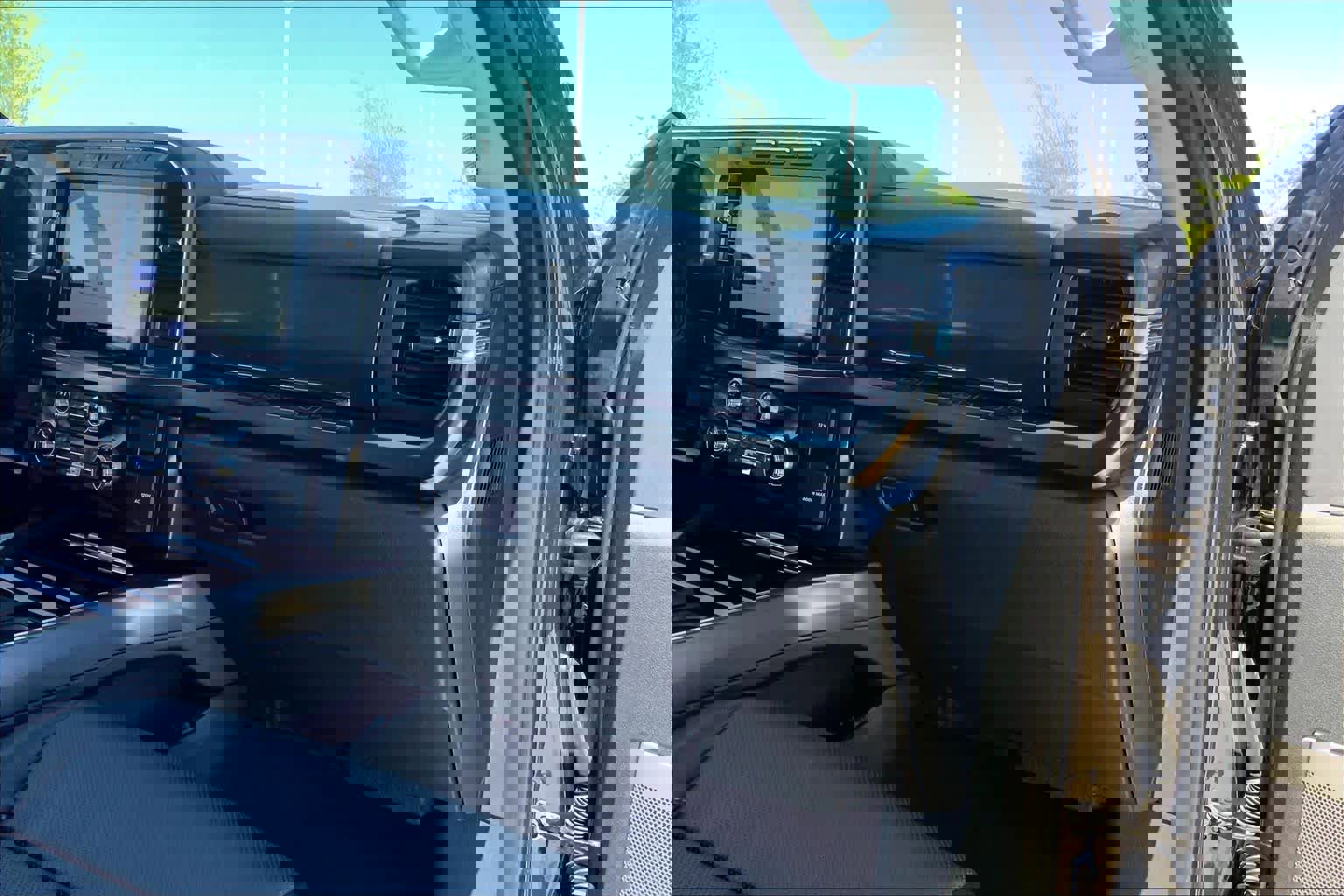 Used 2024 Ford F250 Lariat w/ FX4 Off-Road Package image 18